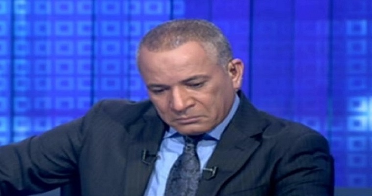 أحمد موسى ينفعل على الهواء بسبب أزمة الدولار: «هو ده الحل الوحيد»