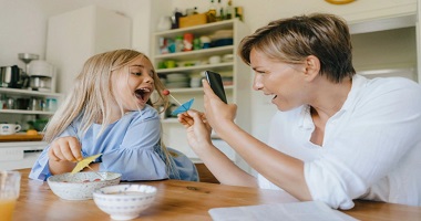 أخطاء شائعة في تربية الأطفال تؤثر على ثقتهم بأنفسهم