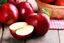 التفاح مش للجميع.. تعرف على الفئات الممنوعة من تناوله والأضرار المحتملة